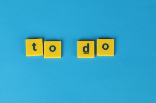 Yellow letter tiles spelling 'to do' against a vibrant blue background for organizational themes.